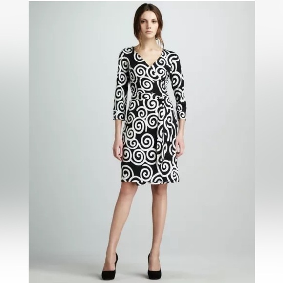 DVF Diane Von Furstenberg NEW JULIAN TWO Silk Jersey Wrap Dress Swirl Black sz 4 - Picture 1 of 13